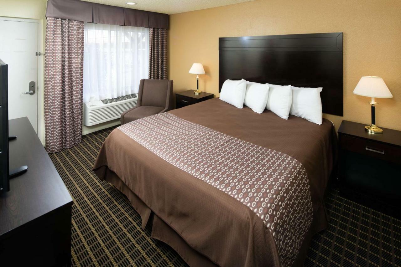Red Lion Inn & Suites Redding Kültér fotó