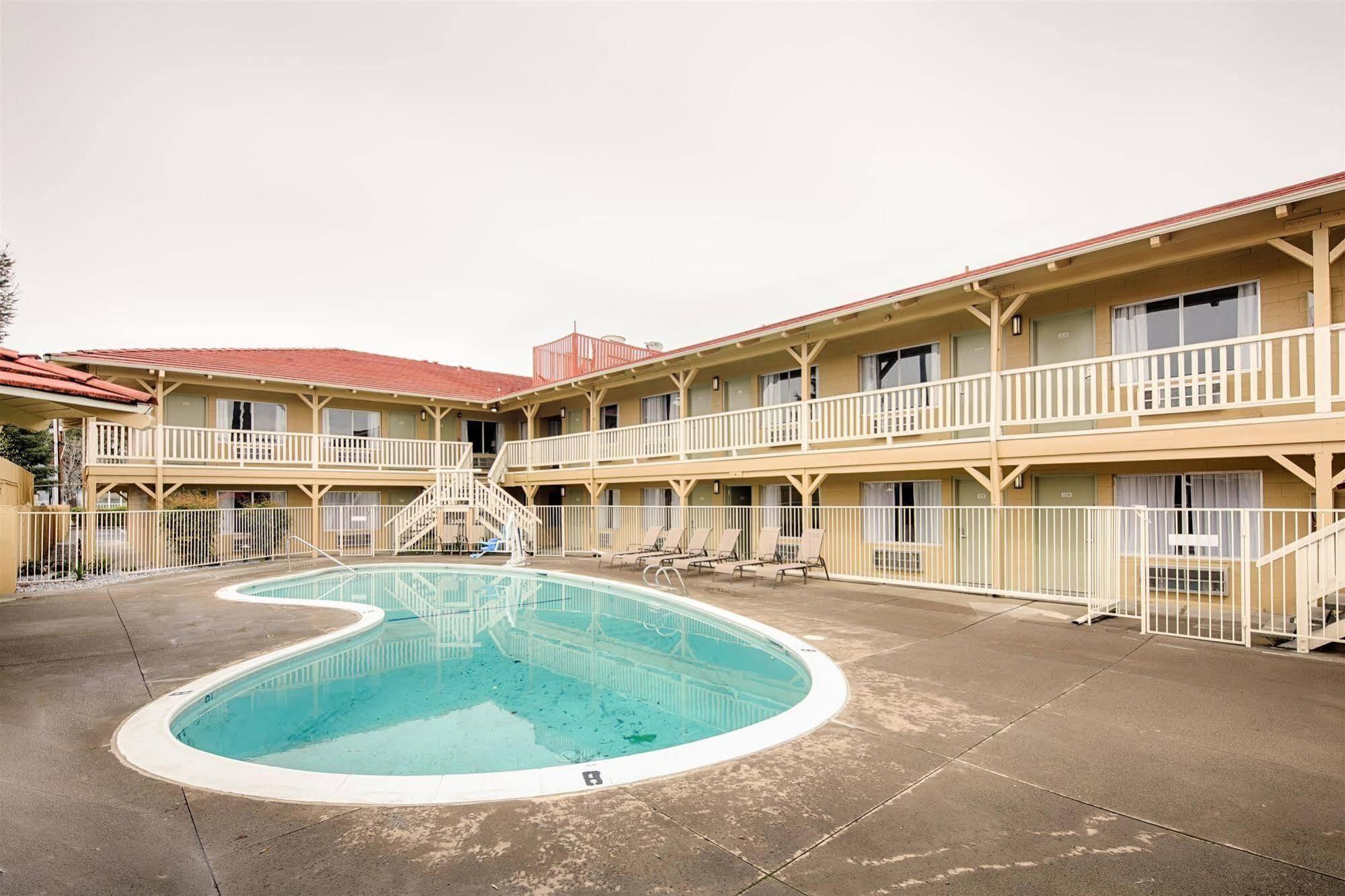 Red Lion Inn & Suites Redding Kültér fotó
